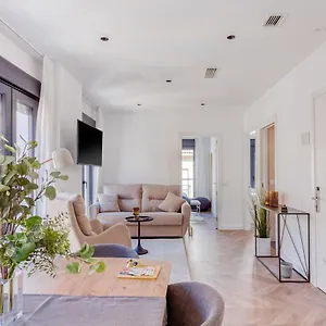 Apartahotel Limehome Calle Ancha Del Carmen ***
